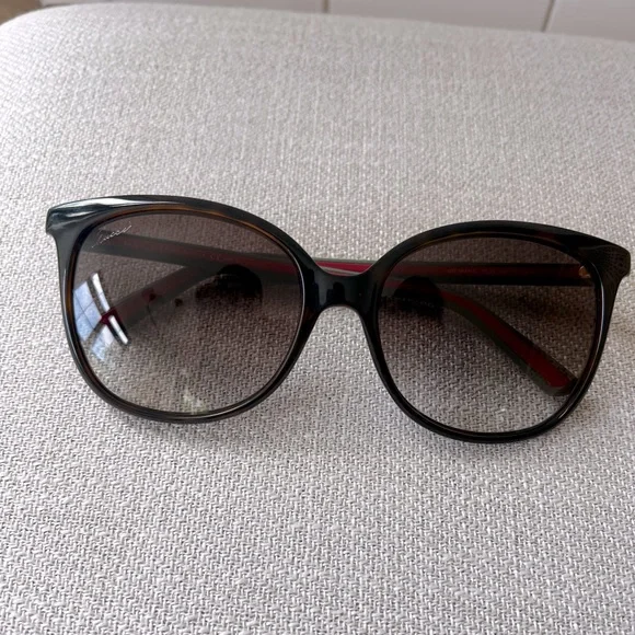 AUTHENTIC GUCCI sunglasses with original collapsible case 